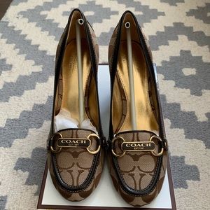 COACH Charley Signature 12C/Calf Pump